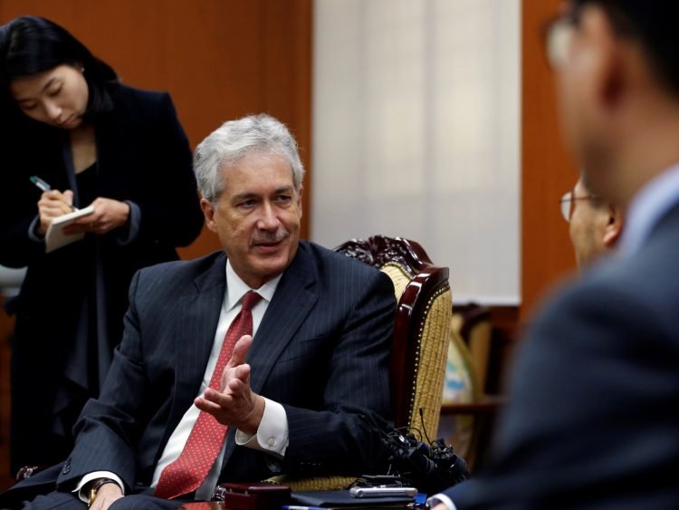 FILE PHOTO: U.S. Deputy Secretary of State William Burns (2nd L) talks with Vice Foreign Minister of South Korea Kim Kyou-hyun during their meeting at the Foreign Ministry in Seoul January 21, 2014. REUTERS/Kim Hong-Ji/File Photo