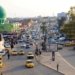 گه‌نجه‌كێ ل به‌ر ده‌رگه‌هێ مالا خۆشتڤییا خوه‌ خوه‌ سووت