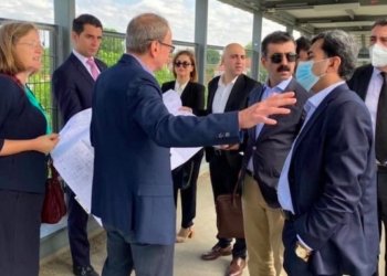 وه‌زیرێ ئاڤه‌دانكرنێ و كۆمپانیا ئه‌لمانى گۆتوبێژێن مه‌یدانى ده‌رباره‌ى شه‌مه‌نده‌فه‌را هه‌رێمێ كرن