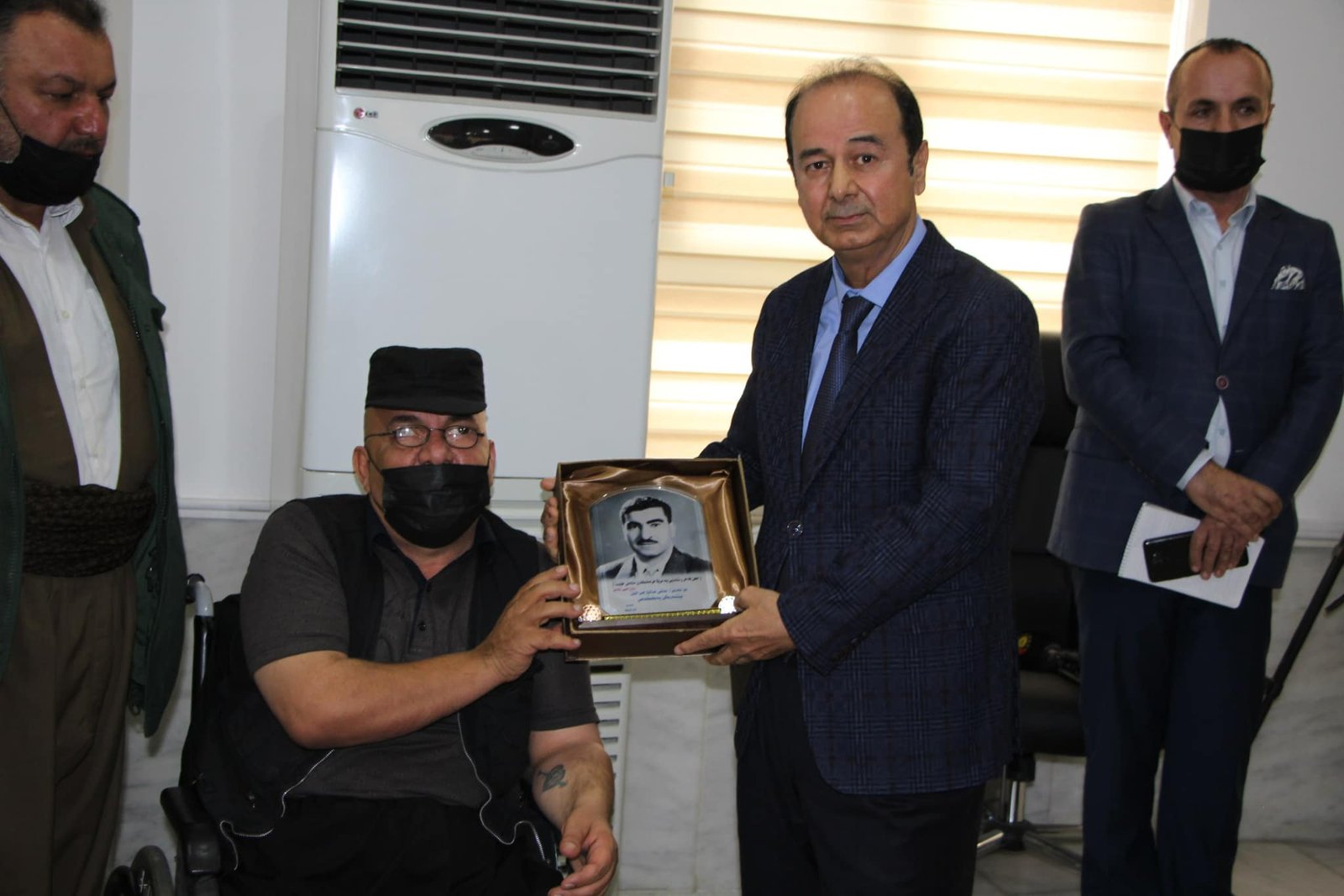 ھەلگرێن مەدالیێن بارزانیێ نەمر، زیندانیێن سیاسی و شەھیدێن زیندى ھاتنە خەلاتكرن