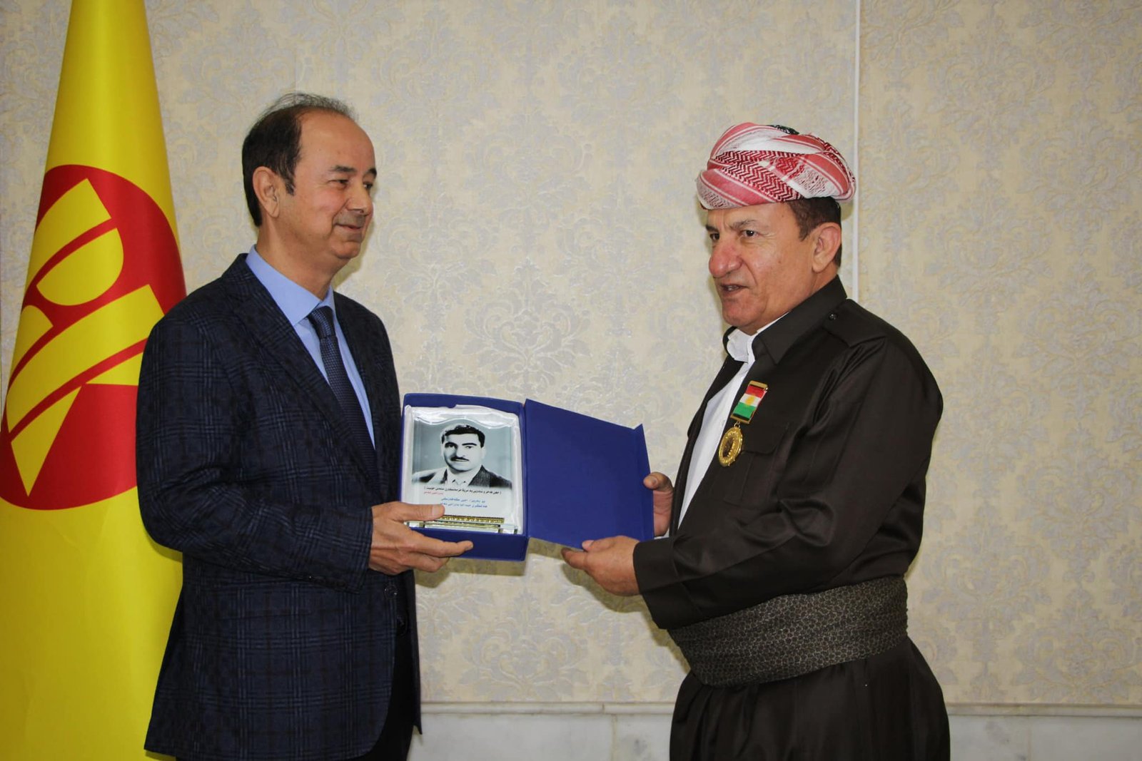 ھەلگرێن مەدالیێن بارزانیێ نەمر، زیندانیێن سیاسی و شەھیدێن زیندى ھاتنە خەلاتكرن