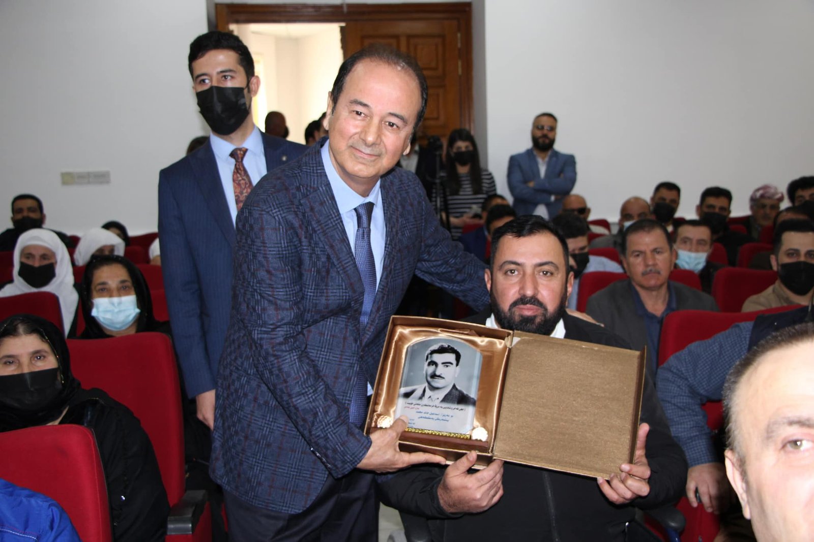 ھەلگرێن مەدالیێن بارزانیێ نەمر، زیندانیێن سیاسی و شەھیدێن زیندى ھاتنە خەلاتكرن
