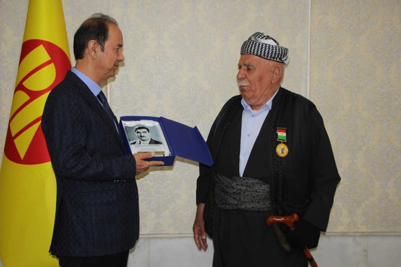 ھەلگرێن مەدالیێن بارزانیێ نەمر، زیندانیێن سیاسی و شەھیدێن زیندى ھاتنە خەلاتكرن