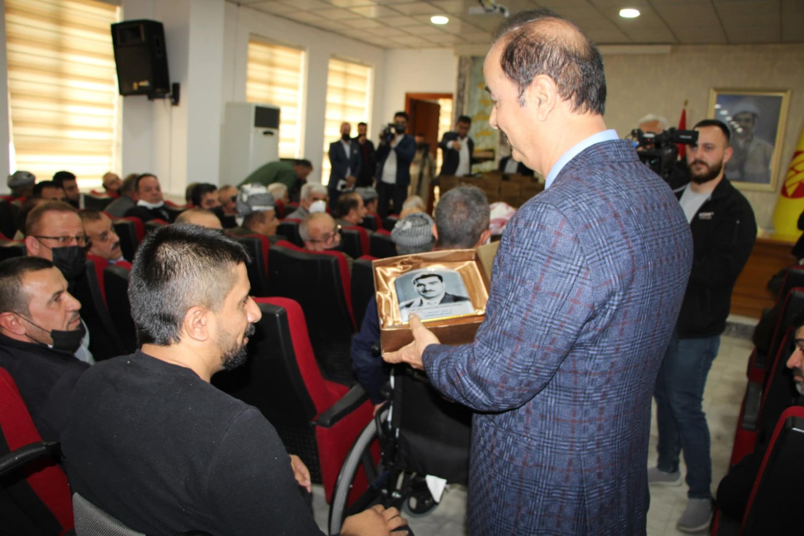 ھەلگرێن مەدالیێن بارزانیێ نەمر، زیندانیێن سیاسی و شەھیدێن زیندى ھاتنە خەلاتكرن