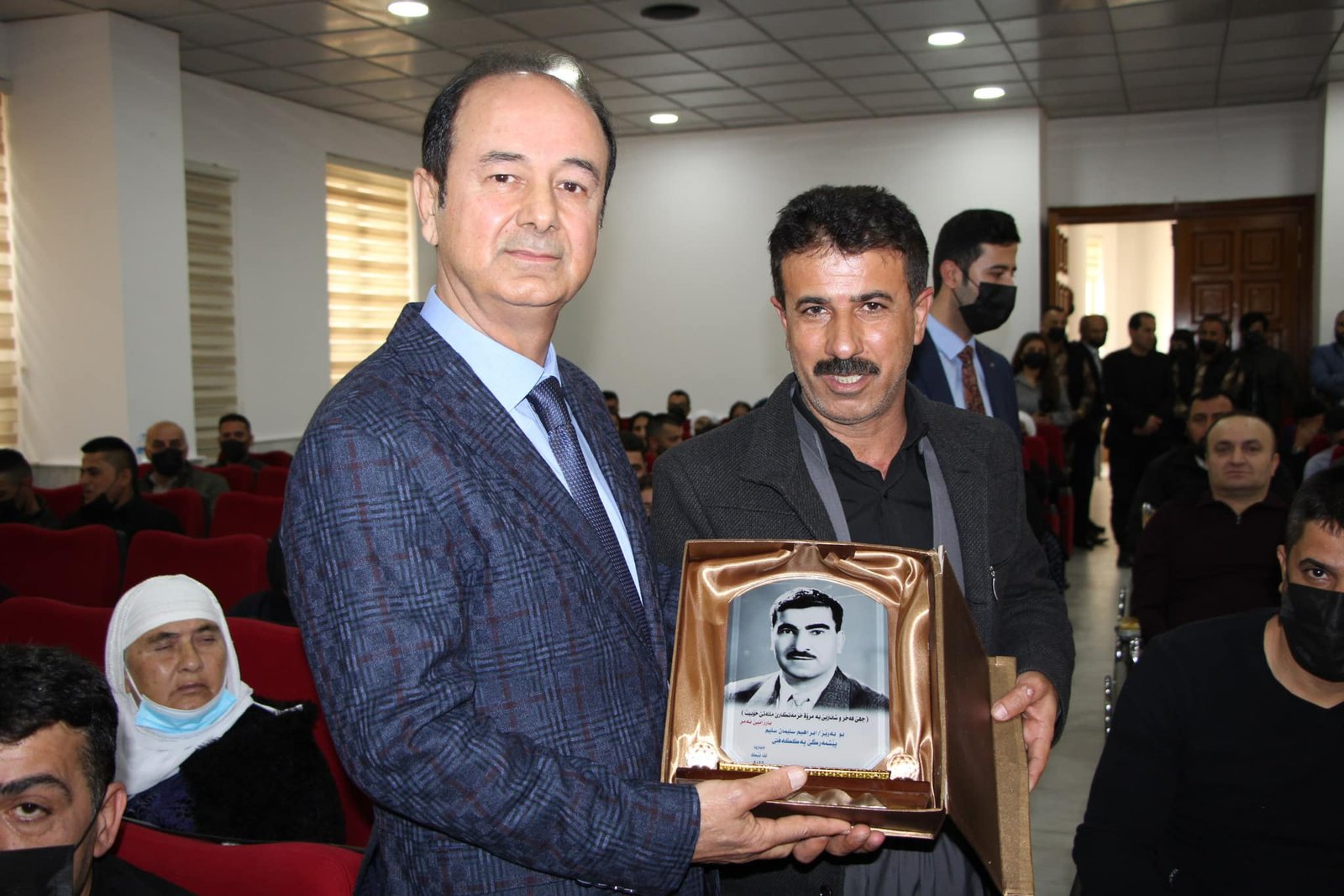 ھەلگرێن مەدالیێن بارزانیێ نەمر، زیندانیێن سیاسی و شەھیدێن زیندى ھاتنە خەلاتكرن
