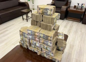كهسهكى 35 دهفتهرێن دۆلارى ژ باپیرێ خوه دزینه